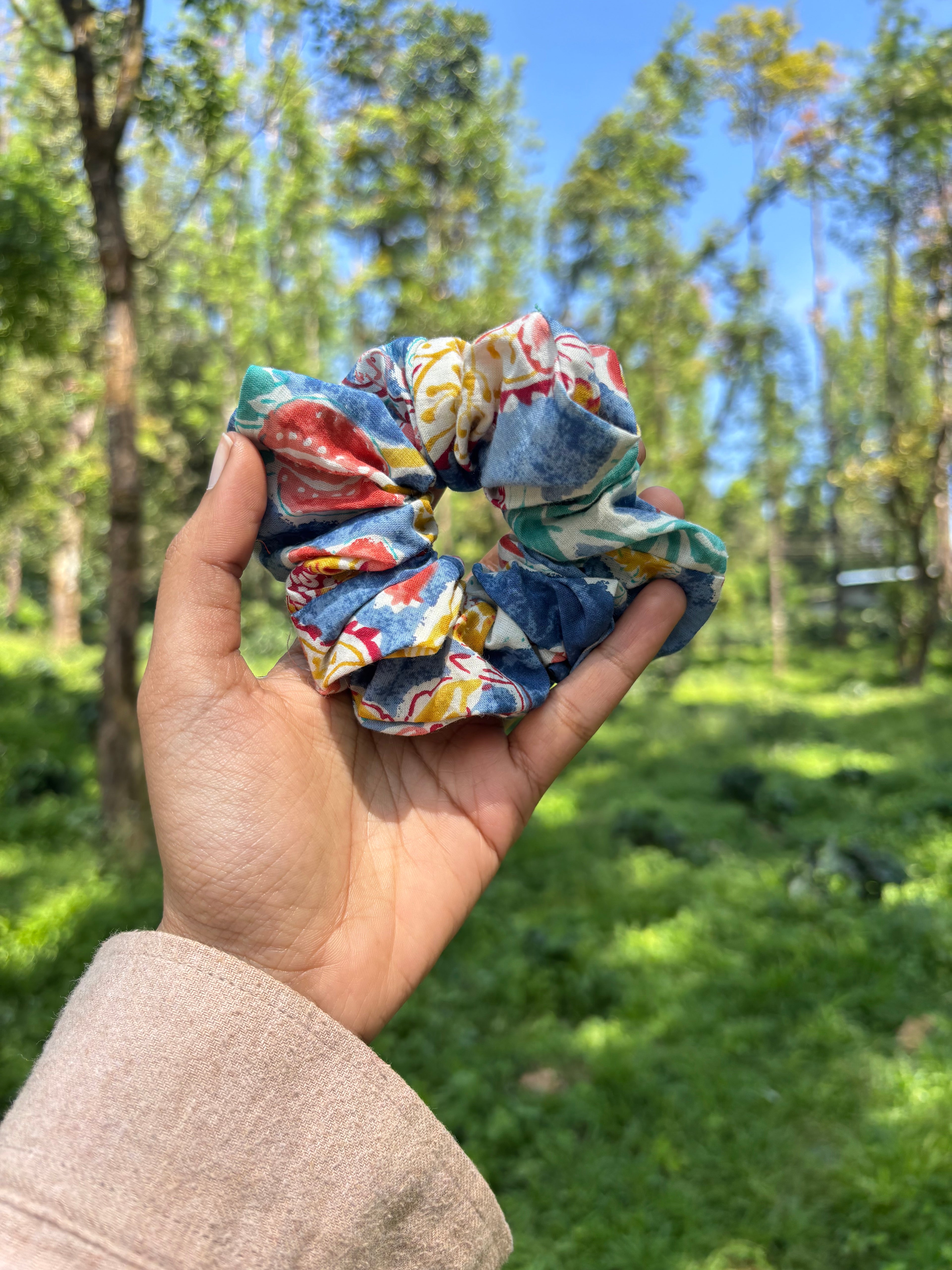 Tropical Breeze Scrunchie 🌺