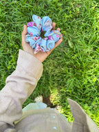 Frosted Floral Scrunchie 💙