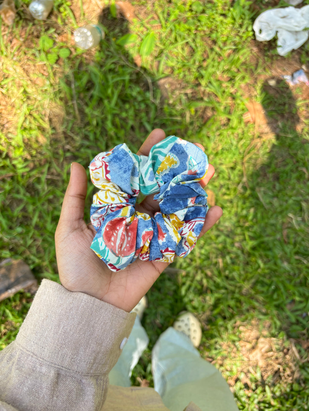 Tropical Breeze Scrunchie 🌺