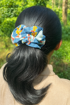 Tropical Breeze Scrunchie 🌺